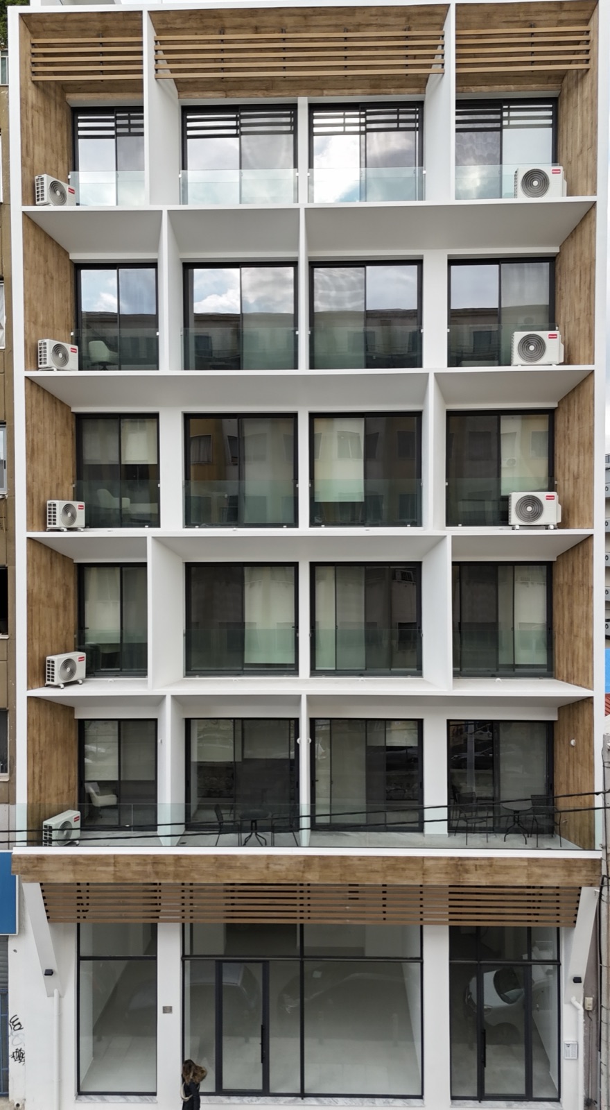 A31 Serviced Apartments, Pire
